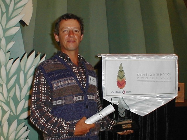 Tony Rebelo with the Award - Photo: Nigel Forshaw
